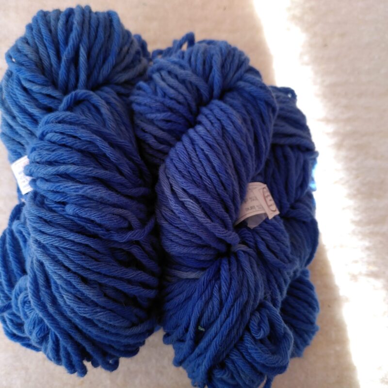 Fil a tricoter laine locale bio teinture ecologique la laine des coccinelles