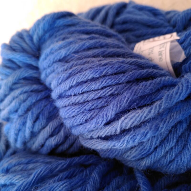 Fil a tricoter laine locale bio teinture ecologique la laine des coccinelles