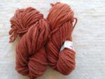 Fil a tricoter laine locale bio teinture ecologique la laine des coccinelles