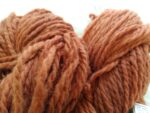 Fil a tricoter laine locale bio teinture ecologique la laine des coccinelles
