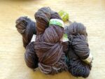 Fil a tricoter laine locale bio teinture ecologique la laine des coccinelles