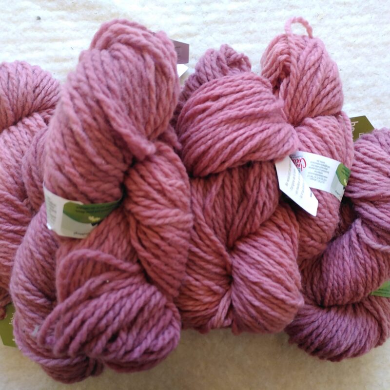 Fil a tricoter laine locale bio teinture ecologique la laine des coccinelles