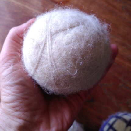 Balle en laine feutrée pour jeu