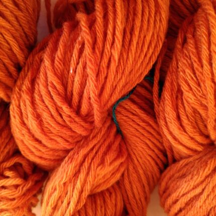 Fil à tricoter laine locale couleur sauce rouille