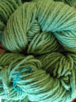 Fil à tricoter en laine locale couleur vert amande