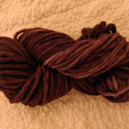 Echeveau laine locale et équitable couleur Gris nuancé à reflets violets aiguilles 10 - 12
