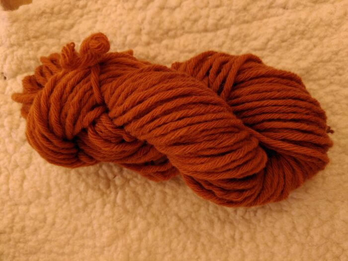 Echeveau laine locale et équitable couleur Terre d'automne aiguilles 10 - 12