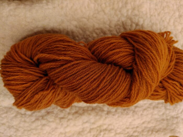Echeveau laine locale et équitable couleur Terre d'automne aiguilles 4