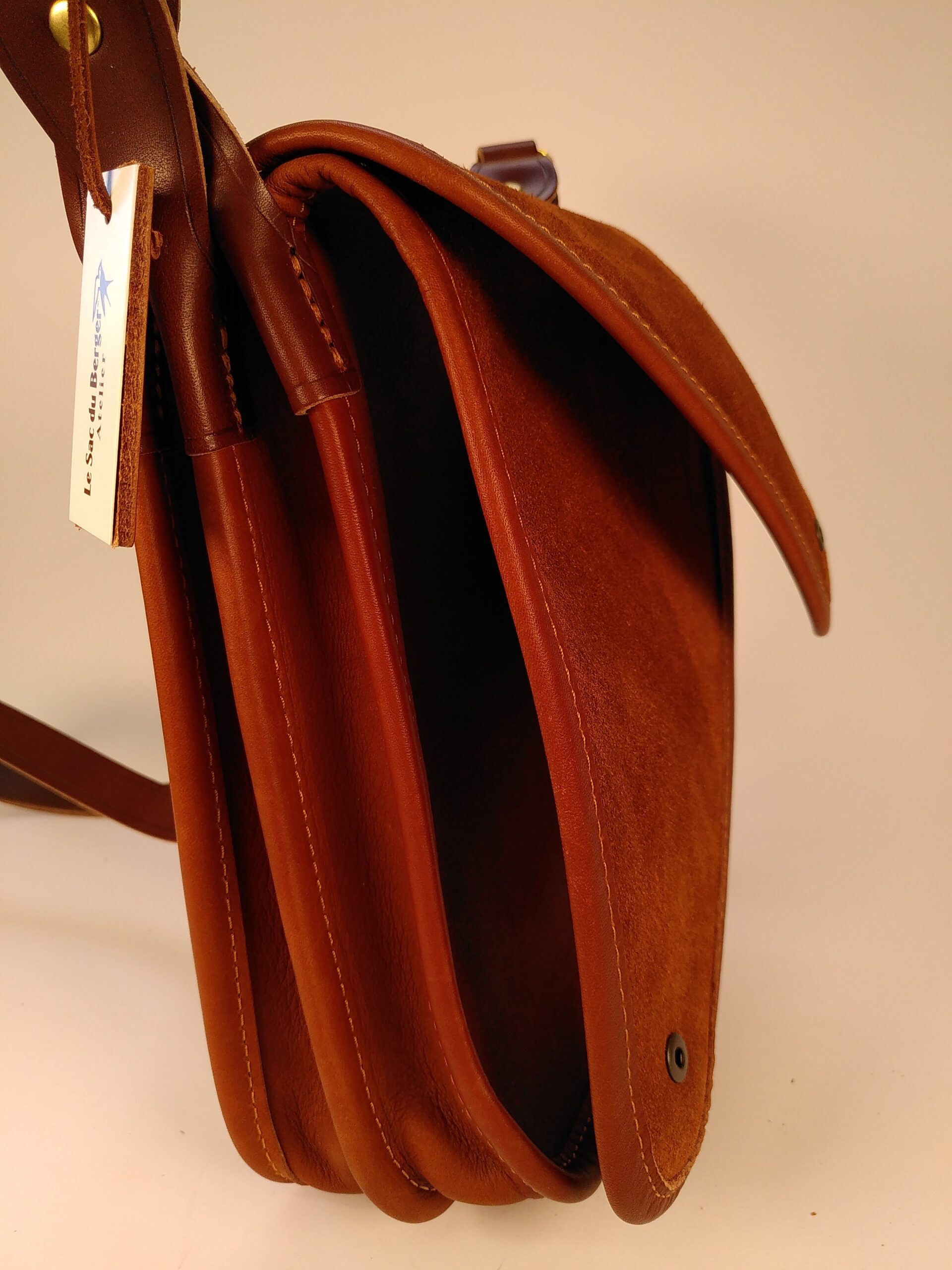 Réalisez sac, pochettes et accessoires en cuir - Marie Claire