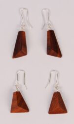 Boucles d'oreilles triangulaires en padouk