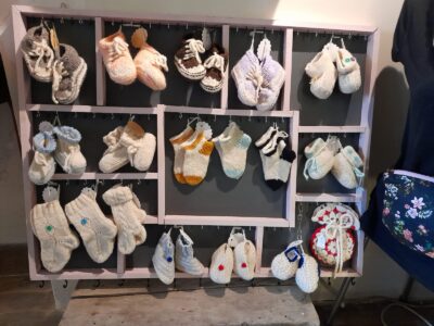 Chaussons pour bébé tricotés à la main en pure laine française