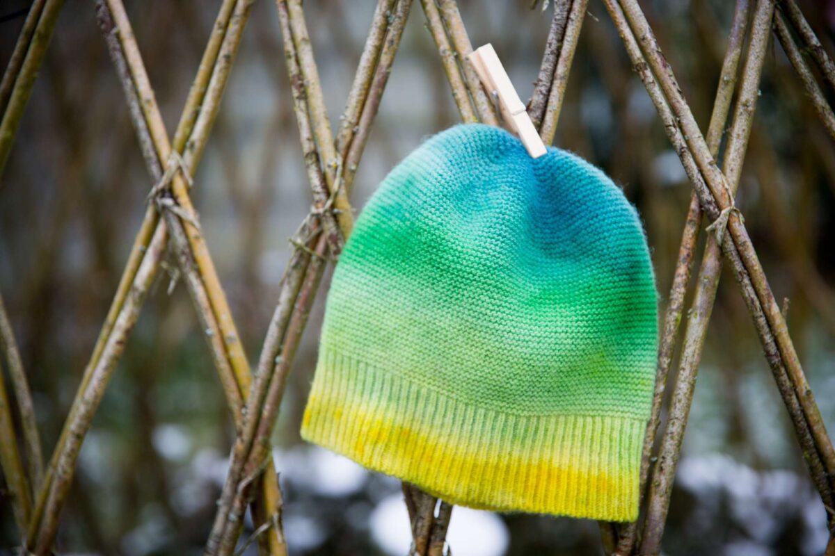 Bonnet teint artisanalement avec teintures écologiques