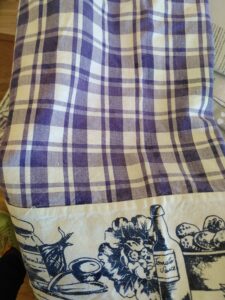 Tissu à partir d'une nappe à carreaux recyclée pour l'enveloppe du Marmitou