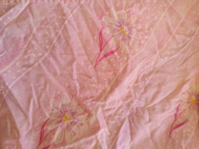 Contour de la marmite norvégienne réalisée avec un drap de lit à pois et fleurs