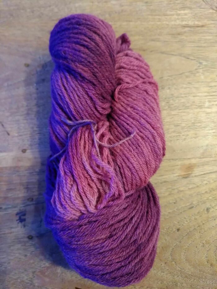 Un fil moelleux et agréable pour tricoter ou crocheter au naturel