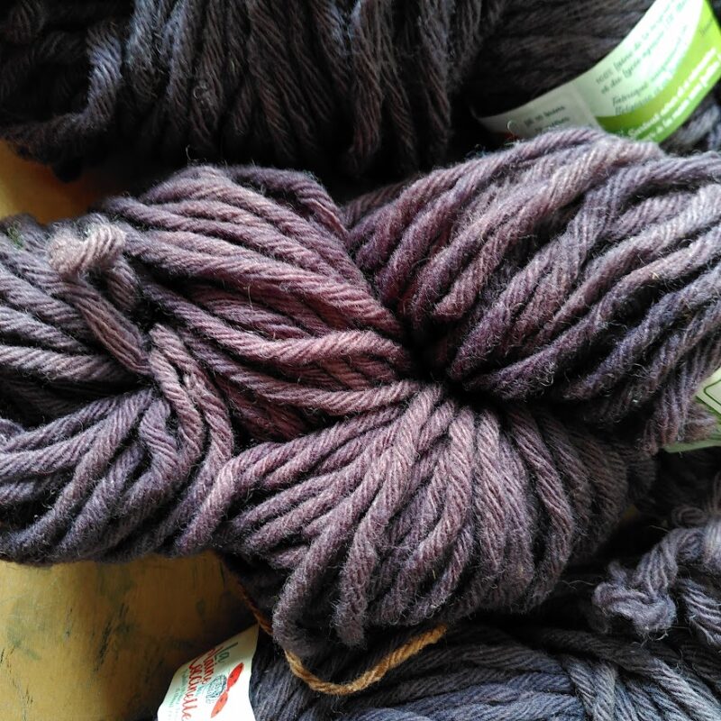 Gros fil super bulky convenant pour tissage de tapis et tricot épais.