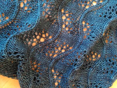Apprentissage du tricot dentelle avec le châle Japanese waves