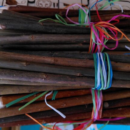 Botte de 10 crayons de couleurs en osier belge