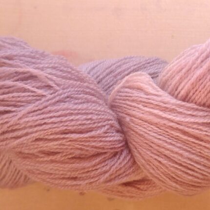 Fil à tricoter en laine locale belge et française. Aussi pour tissage et crochet.