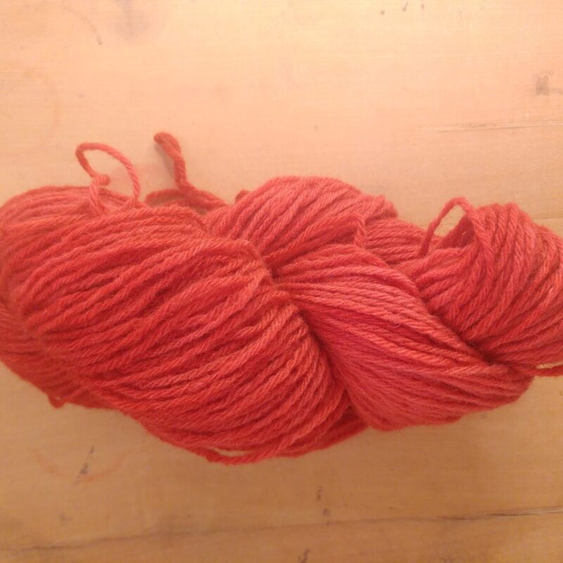 Fil à tricoter en laine locale teinture bio artisanale