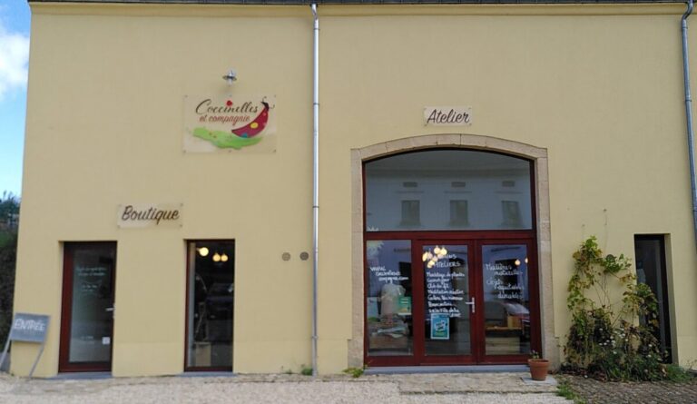 Façade du magasin Coccinelles et compagnie en Gaume